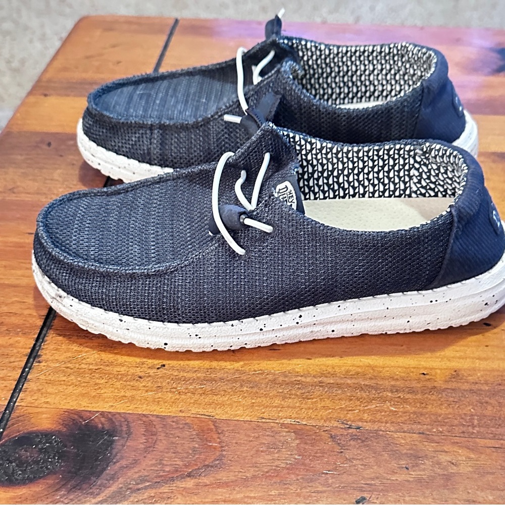 Hey Dude Navy Slip-On Shoe. Good condition. Size 7 - Picture 2 of 6